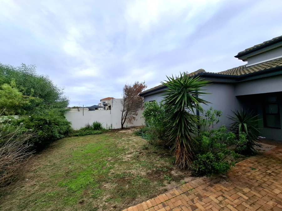 4 Bedroom Property for Sale in Parklands North Western Cape